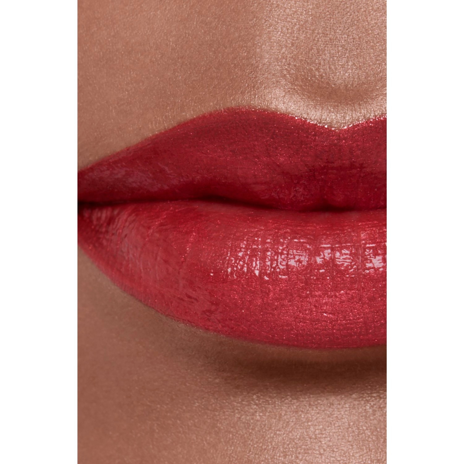 LA BARRA DE LABIOS HIDRATANTE Y REPULPADORA DE LARGA DURACIÓN. COLOR Y BRILLO INTENSOS.